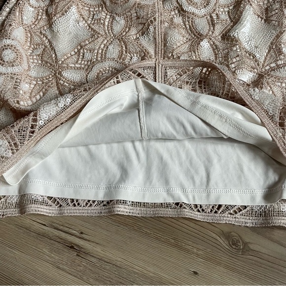 Express NEW sequined mini skirt Champagne Cream Side zip Lace Overlay Size 10 - Picture 6 of 11